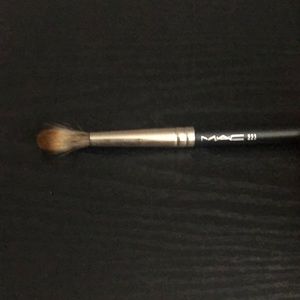 MAC 223 blending brush